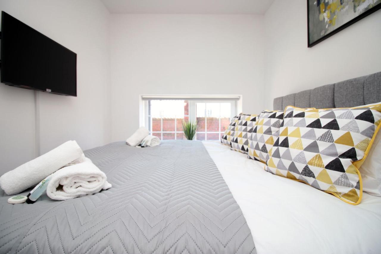 St Thomas Loft Views By Ssw - 2Br, Parking, Sleeps 4, Easy Access To City Centre, Marina, Beach And M4 Суонзи Екстериор снимка