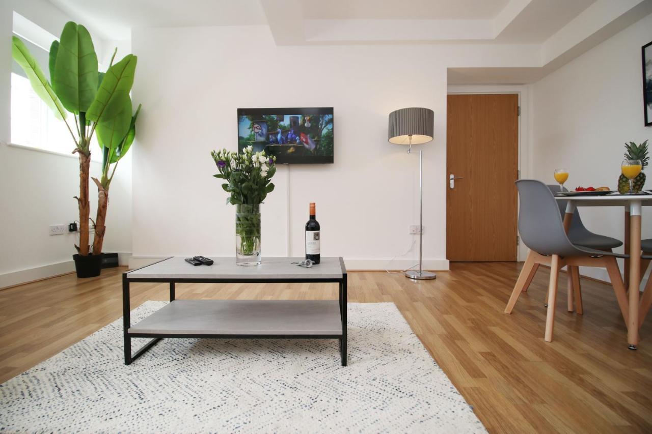 St Thomas Loft Views By Ssw - 2Br, Parking, Sleeps 4, Easy Access To City Centre, Marina, Beach And M4 Суонзи Екстериор снимка