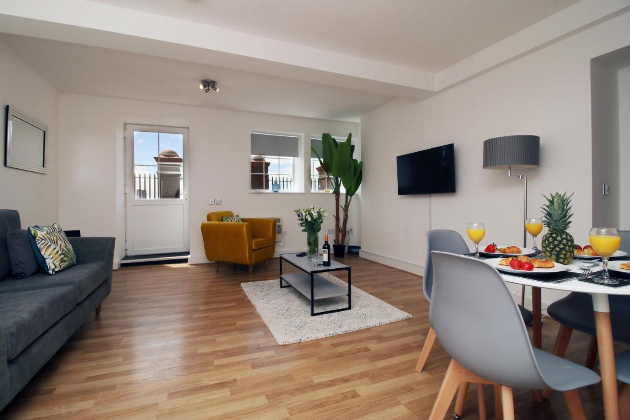 St Thomas Loft Views By Ssw - 2Br, Parking, Sleeps 4, Easy Access To City Centre, Marina, Beach And M4 Суонзи Екстериор снимка