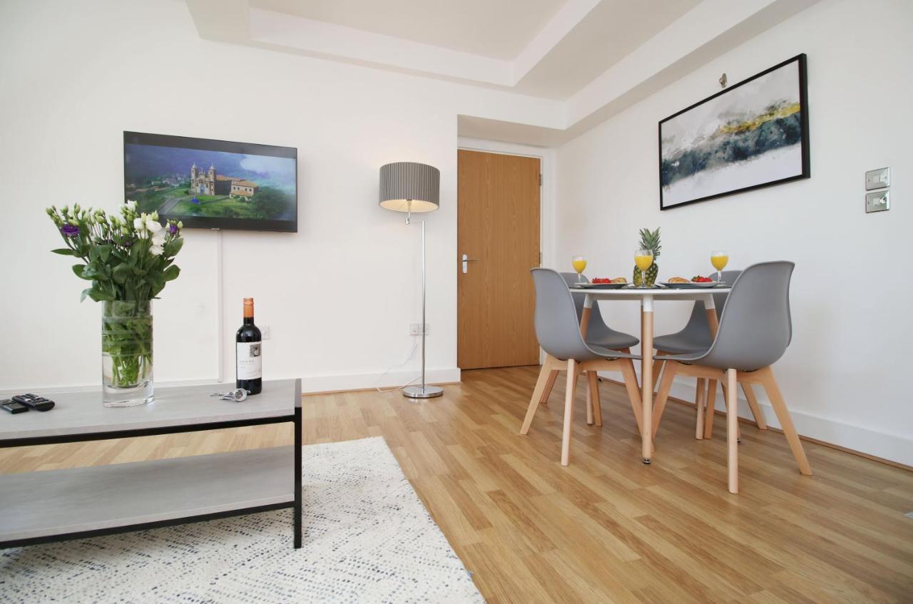 St Thomas Loft Views By Ssw - 2Br, Parking, Sleeps 4, Easy Access To City Centre, Marina, Beach And M4 Суонзи Екстериор снимка