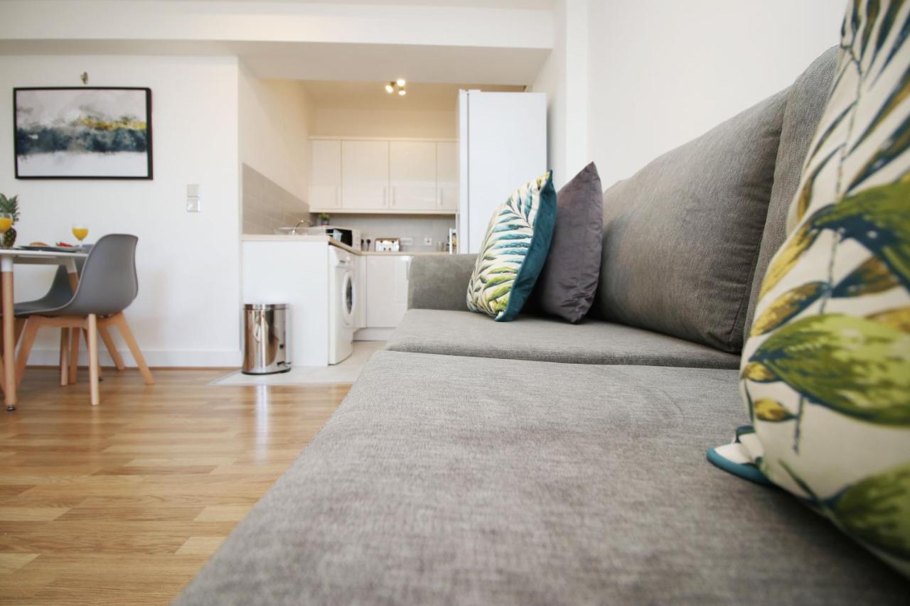 St Thomas Loft Views By Ssw - 2Br, Parking, Sleeps 4, Easy Access To City Centre, Marina, Beach And M4 Суонзи Екстериор снимка