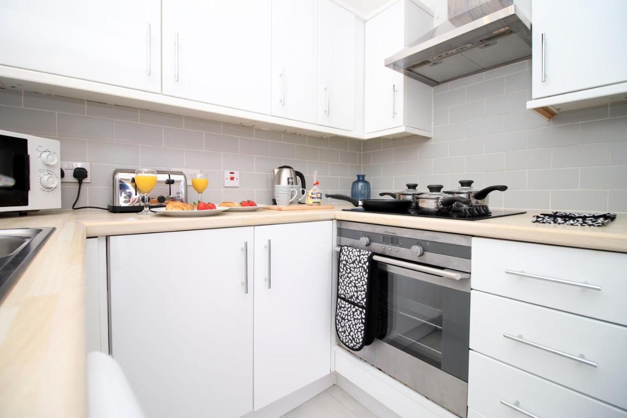 St Thomas Loft Views By Ssw - 2Br, Parking, Sleeps 4, Easy Access To City Centre, Marina, Beach And M4 Суонзи Екстериор снимка