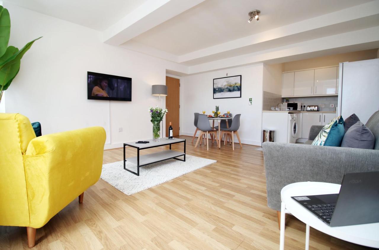 St Thomas Loft Views By Ssw - 2Br, Parking, Sleeps 4, Easy Access To City Centre, Marina, Beach And M4 Суонзи Екстериор снимка