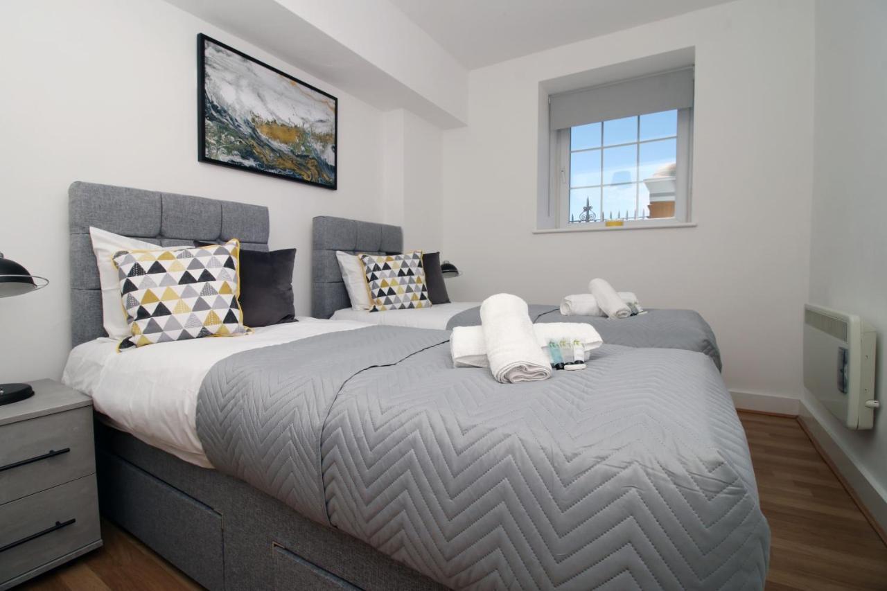St Thomas Loft Views By Ssw - 2Br, Parking, Sleeps 4, Easy Access To City Centre, Marina, Beach And M4 Суонзи Екстериор снимка