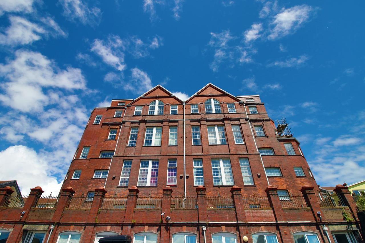 St Thomas Loft Views By Ssw - 2Br, Parking, Sleeps 4, Easy Access To City Centre, Marina, Beach And M4 Суонзи Екстериор снимка