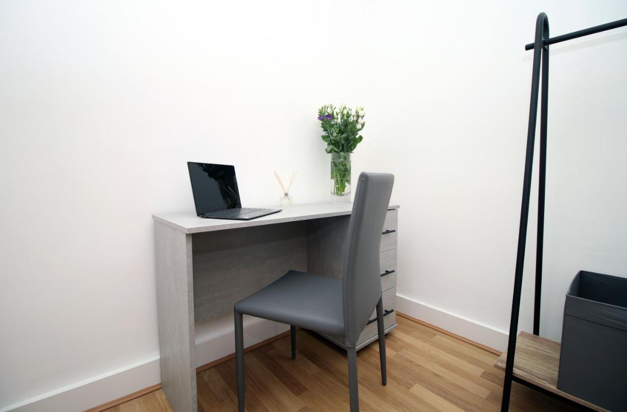 St Thomas Loft Views By Ssw - 2Br, Parking, Sleeps 4, Easy Access To City Centre, Marina, Beach And M4 Суонзи Екстериор снимка