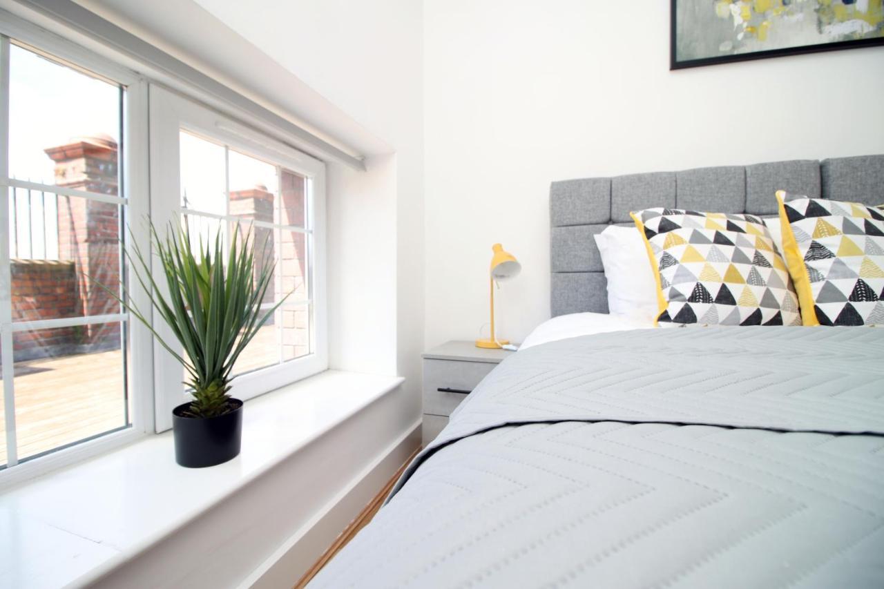 St Thomas Loft Views By Ssw - 2Br, Parking, Sleeps 4, Easy Access To City Centre, Marina, Beach And M4 Суонзи Екстериор снимка